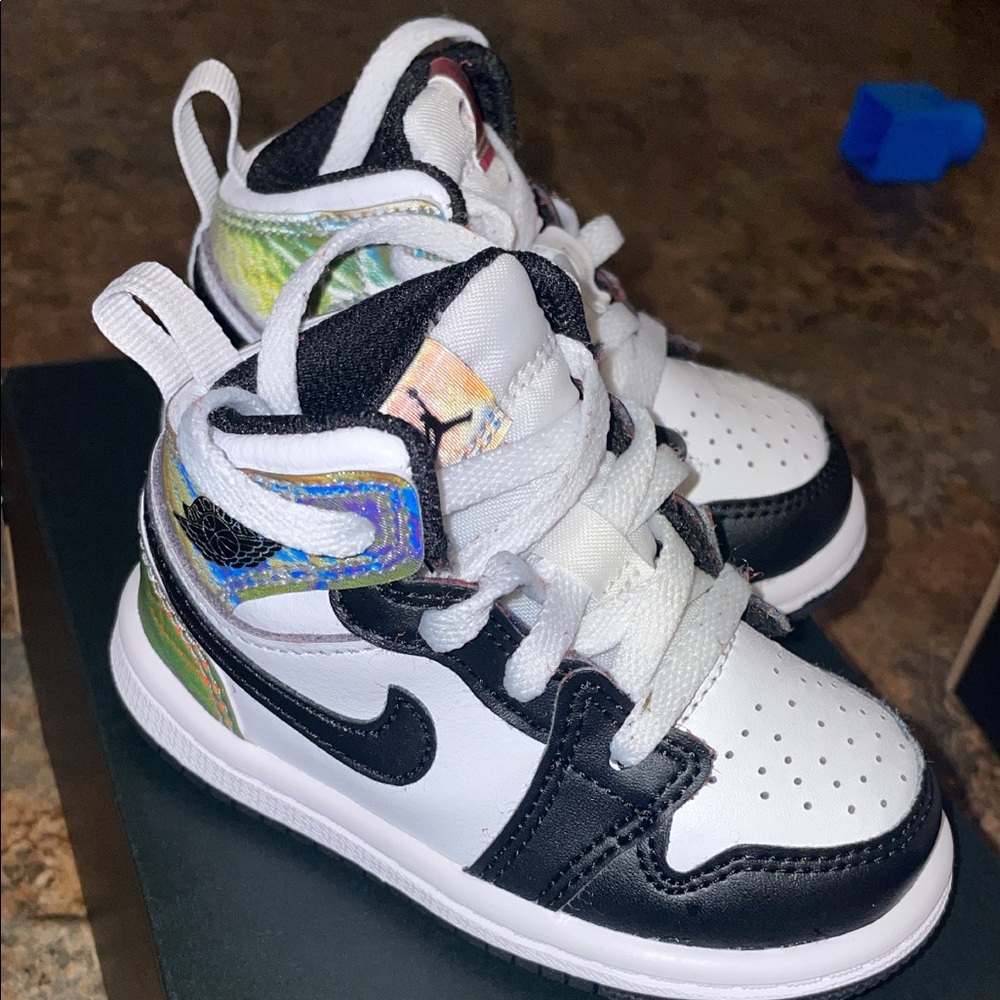 Nike mid 1s